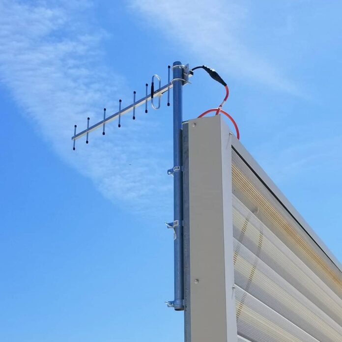 DAS antenna scaled