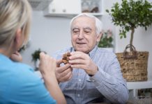 tips to communicate effectively with a loved one with dementia