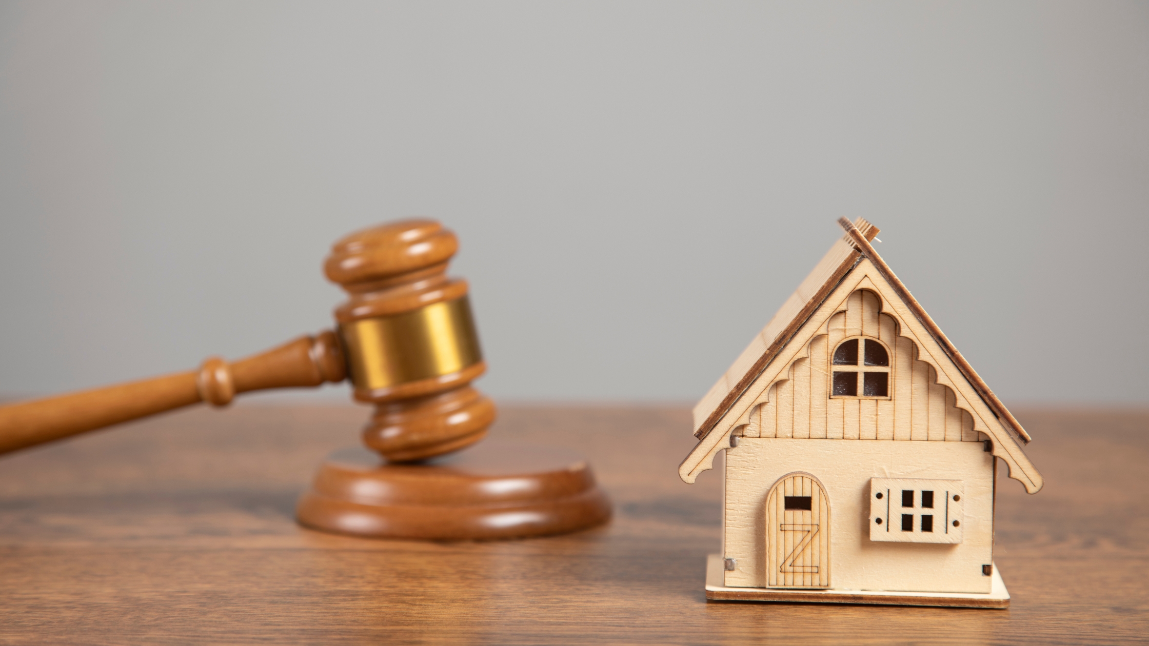 what does a real estate lawyer do